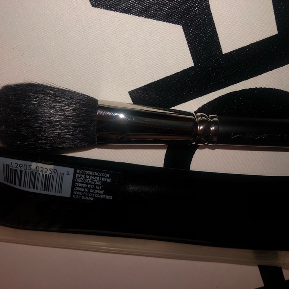 MAC COSMETICS BRUSH 129SH, BN. NATURAL FIBERS JAPAN - Picture 3 of 6